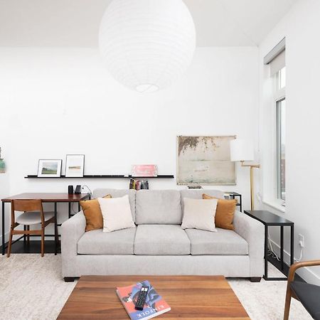 Modern 1Br Apt With Skywalk To Fiserv, Rooftop, And Parking Milwaukee Exterior photo